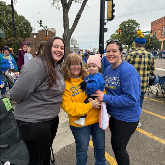 Meet your Posher, Gayli - Picture 4 of 4